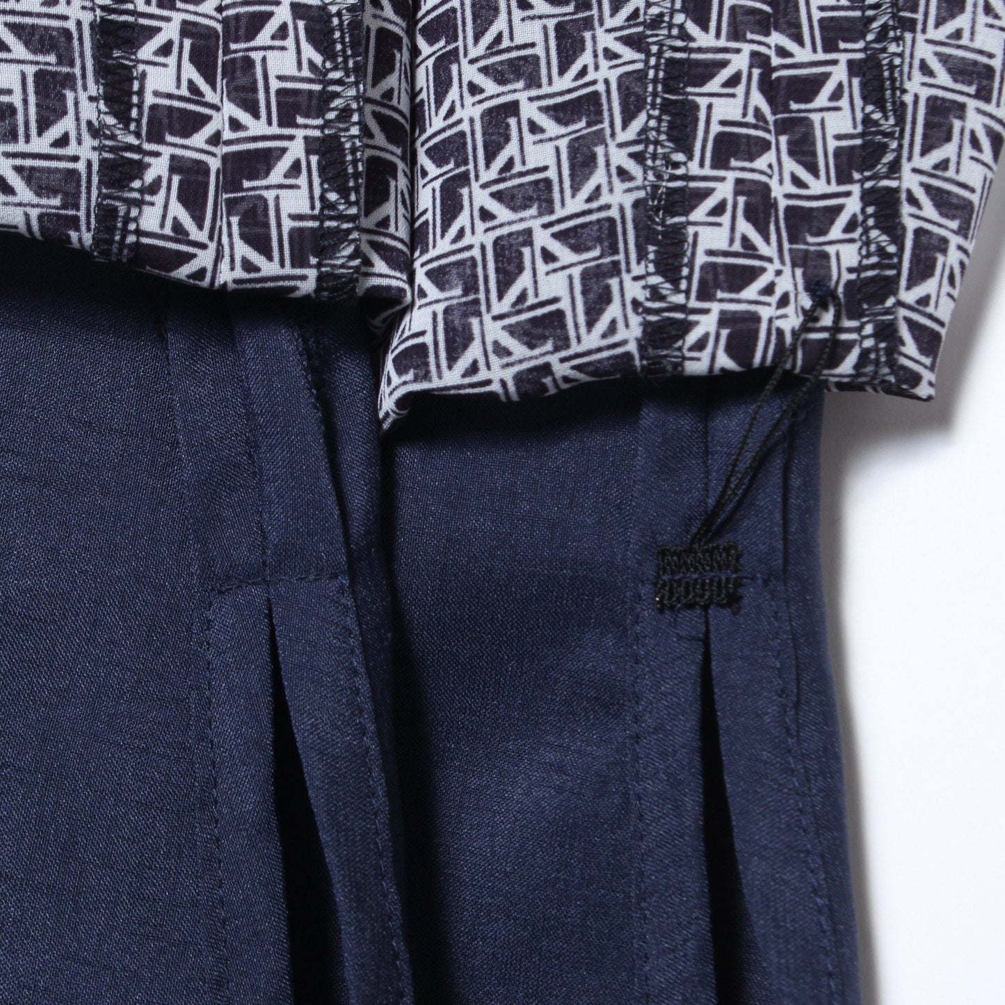 【L】MONOGRAM NEWYORKER タックスカート