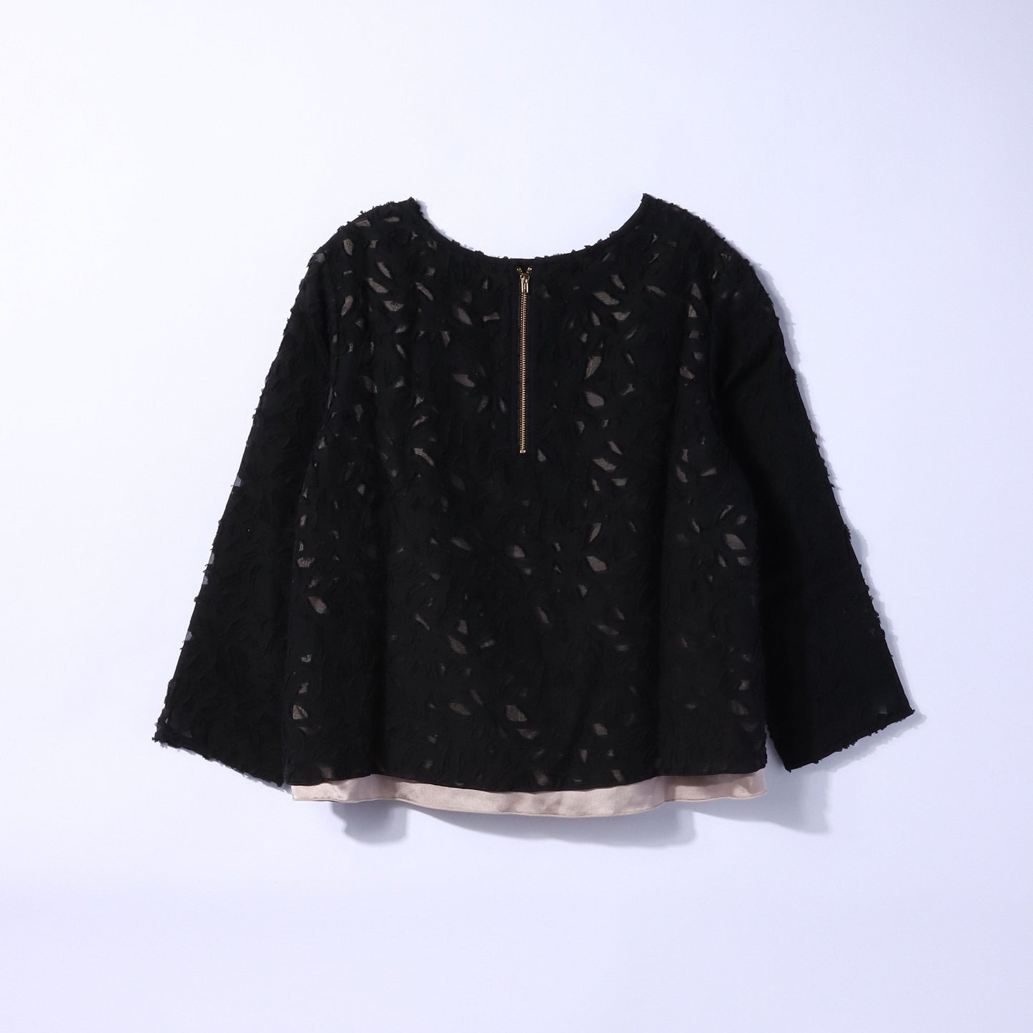 フラワーカットジャカード 8分袖プルオーバーブラウス(スーツインナー対応)